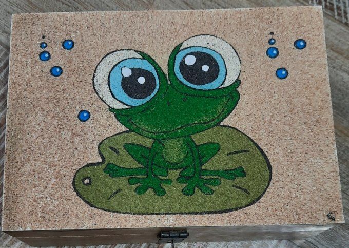 Boite grenouille en sable naturel et coloré